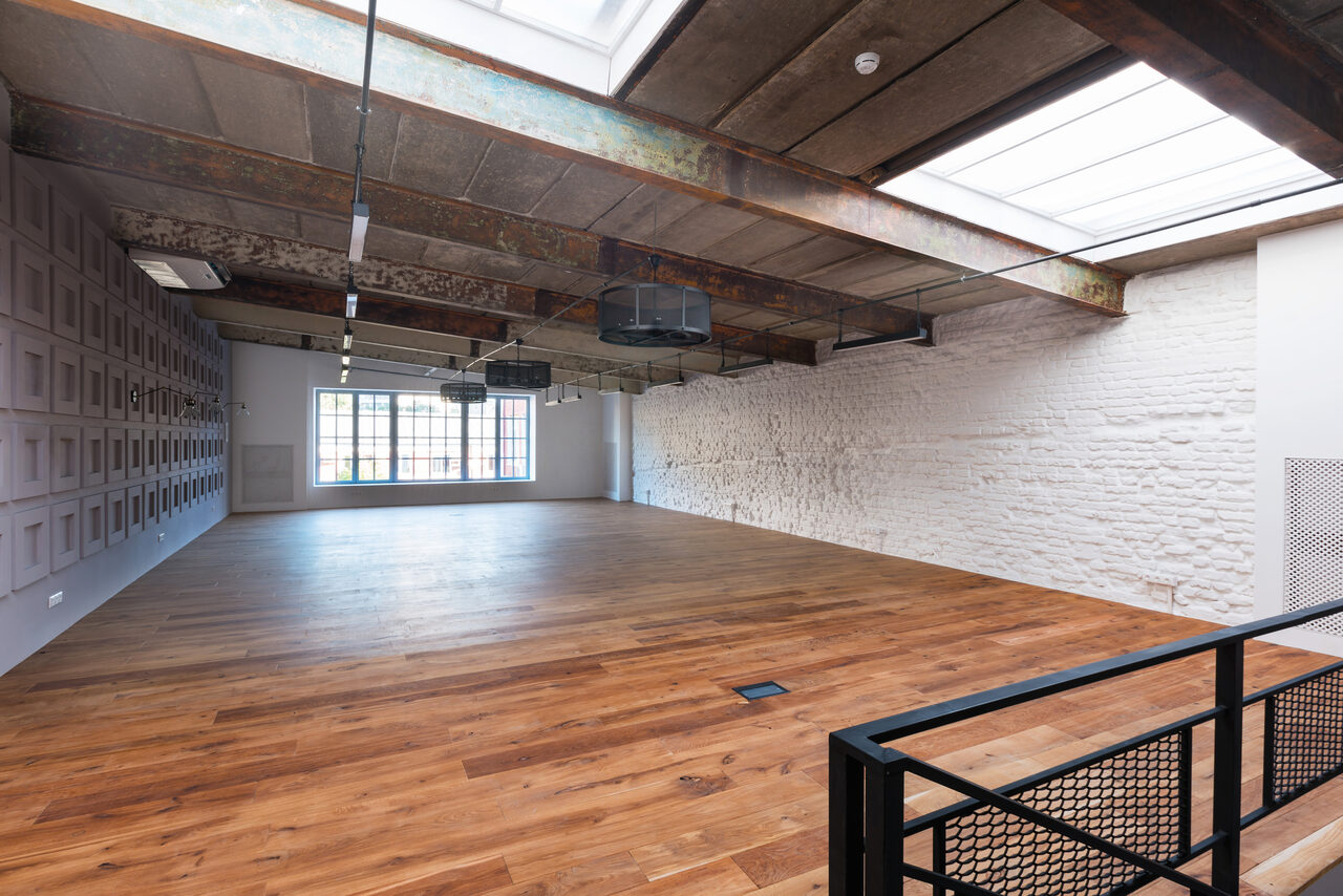 Арендовать BTG loft Лофт с витражными окнами