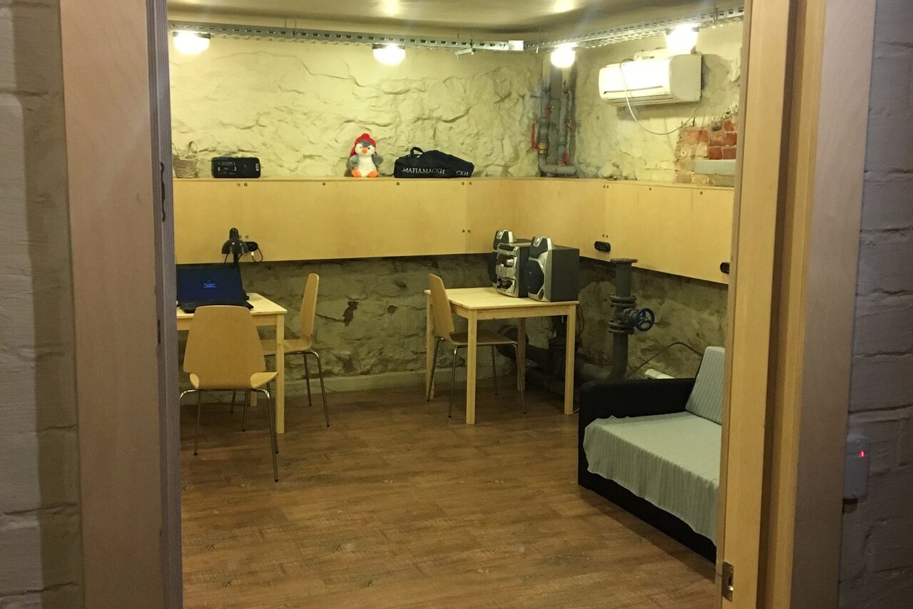 Арендовать антикафе Эксперт Мини-лофт с большим экраном