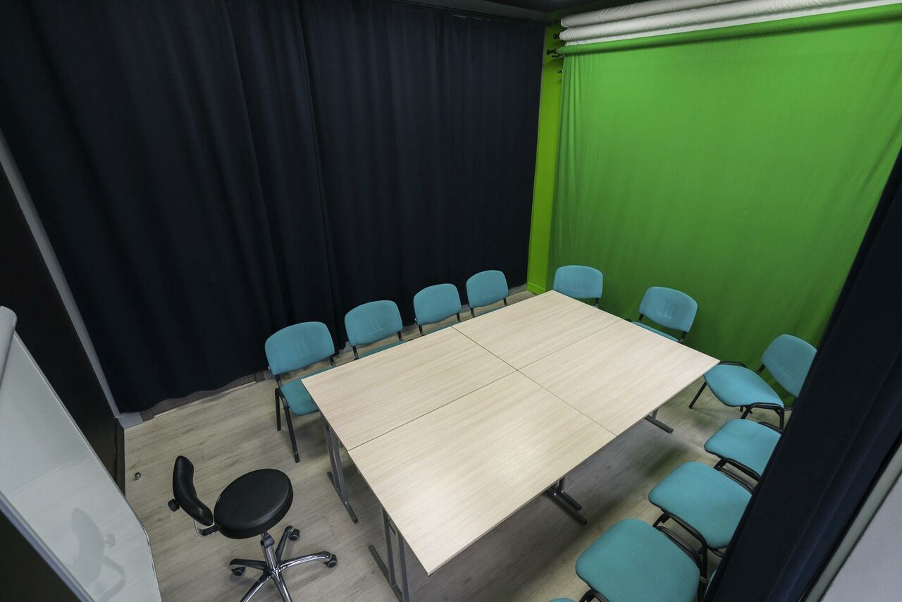 Арендовать AXIO.center Зал для малых групп и консультаций