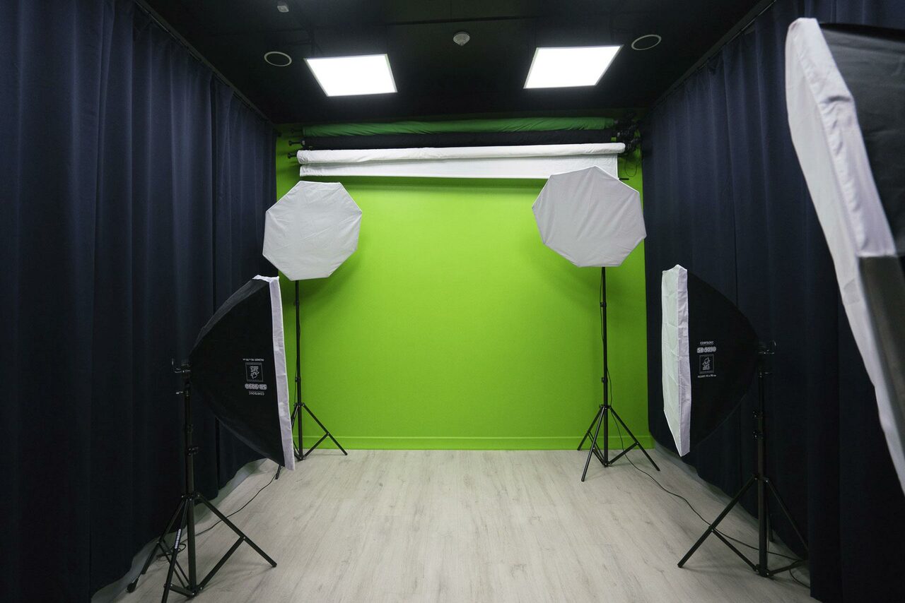 Арендовать AXIO.center Зал для малых групп и консультаций