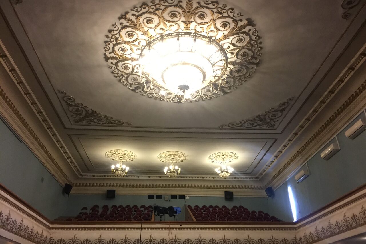 Арендовать Школа танцев GoldStar