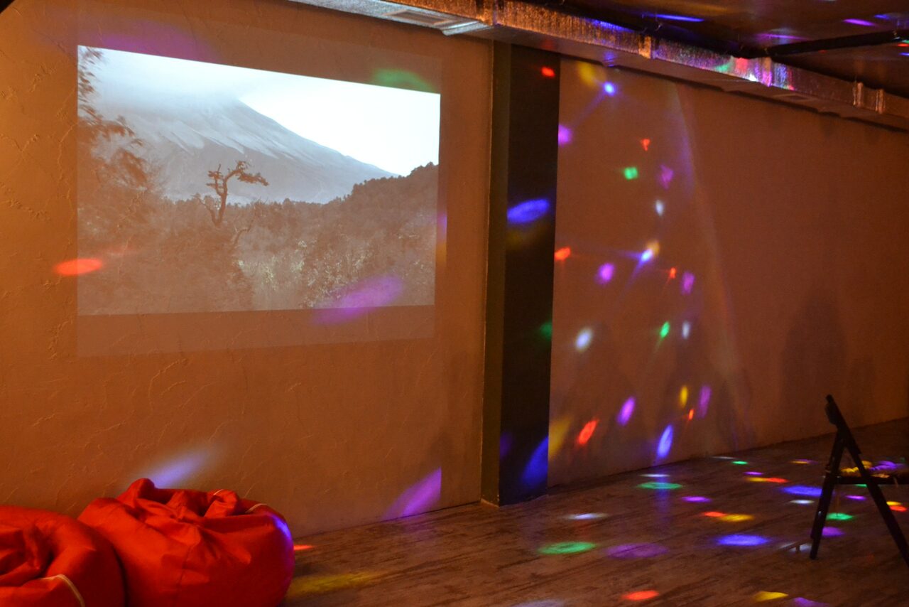 Арендовать Дизайнерский лофт с кухней