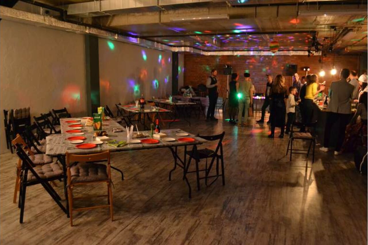 Арендовать Дизайнерский лофт с кухней