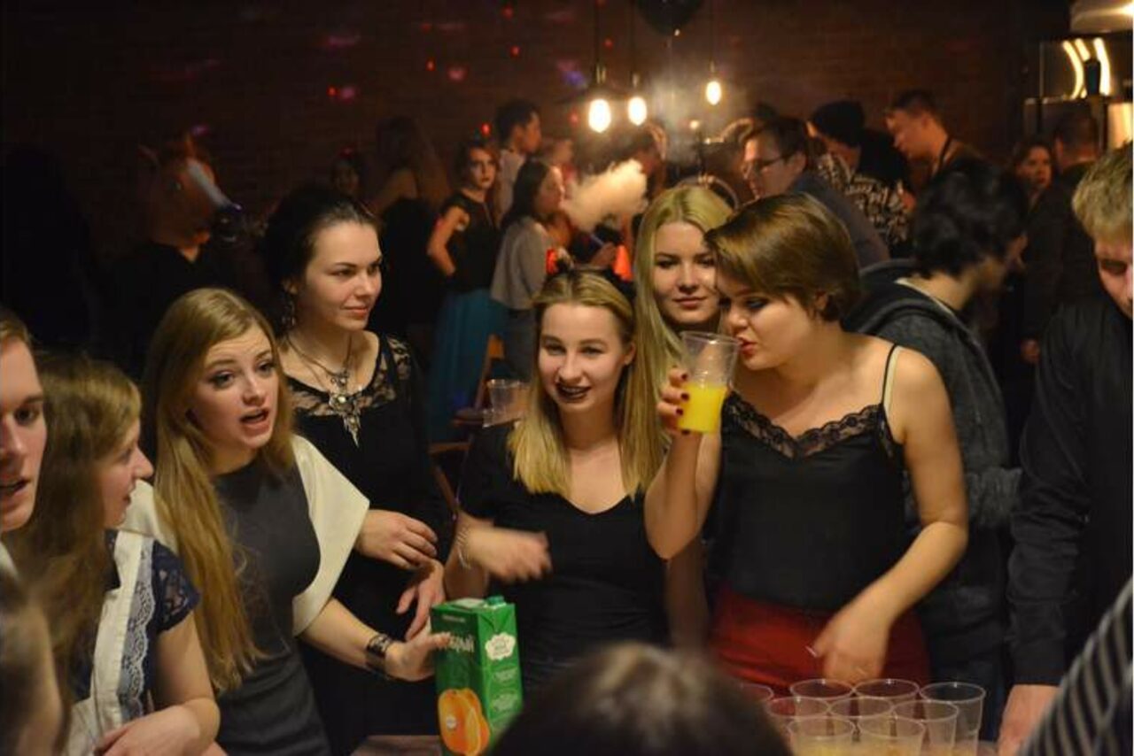 Арендовать Дизайнерский лофт с кухней