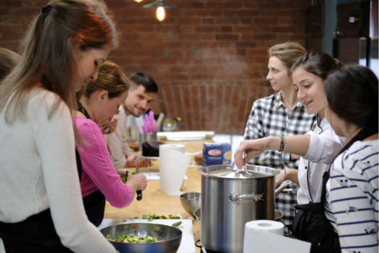 Арендовать Дизайнерский лофт с кухней
