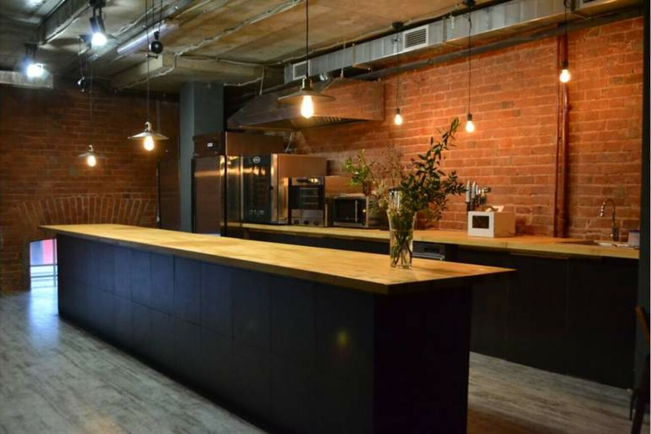 Арендовать Дизайнерский лофт с кухней