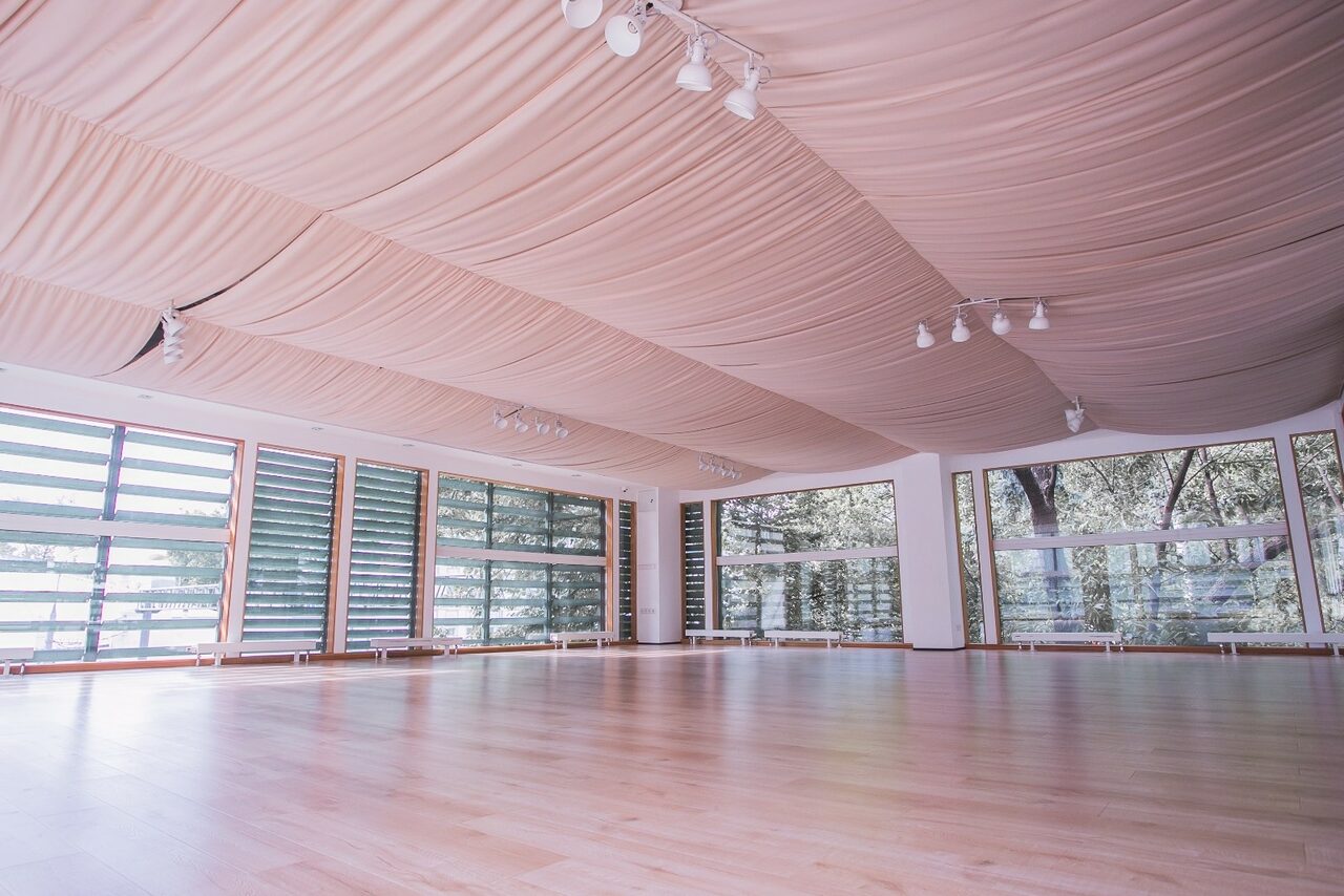 Арендовать Лофт с панорамными окнами в центре Москвы