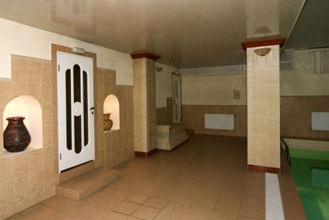 Арендовать Клуб "Тройка"