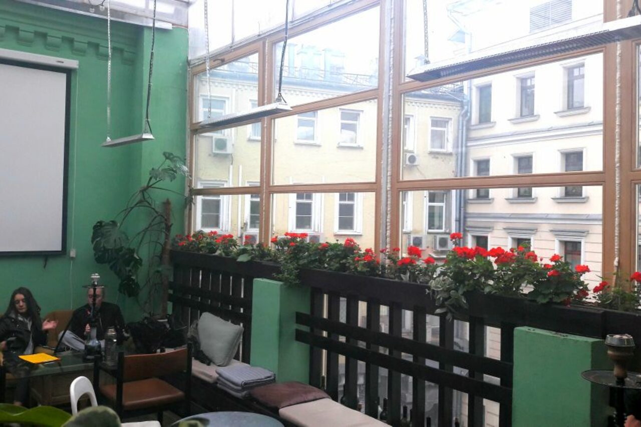 Арендовать Бар 44 Творческий лофт с выходом на крышу