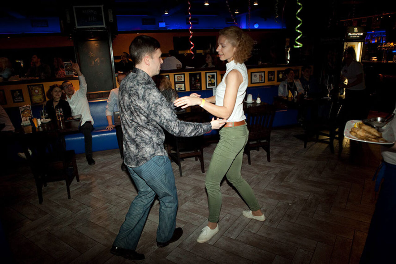 Арендовать Зал со сценой и танцполом