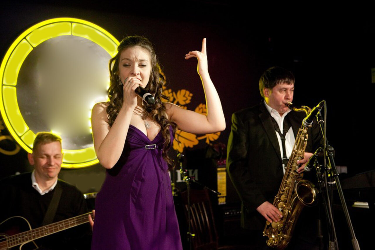 Арендовать Зал со сценой и танцполом