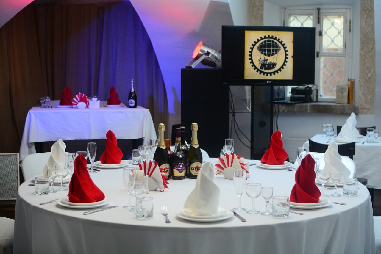 Арендовать Банкетный зал со сценой на Марксистской