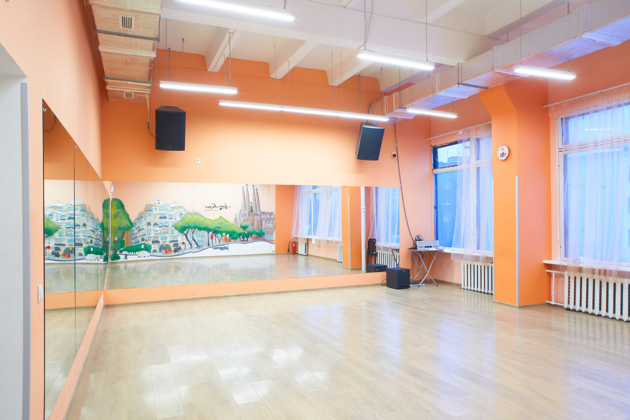 Арендовать ЛисоБорье Бежевый танцевальный зал