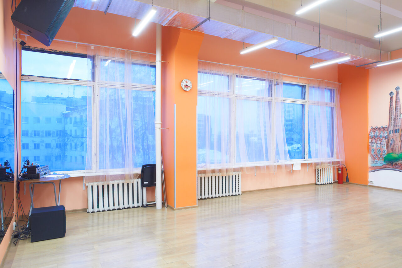 Арендовать ЛисоБорье Бежевый танцевальный зал