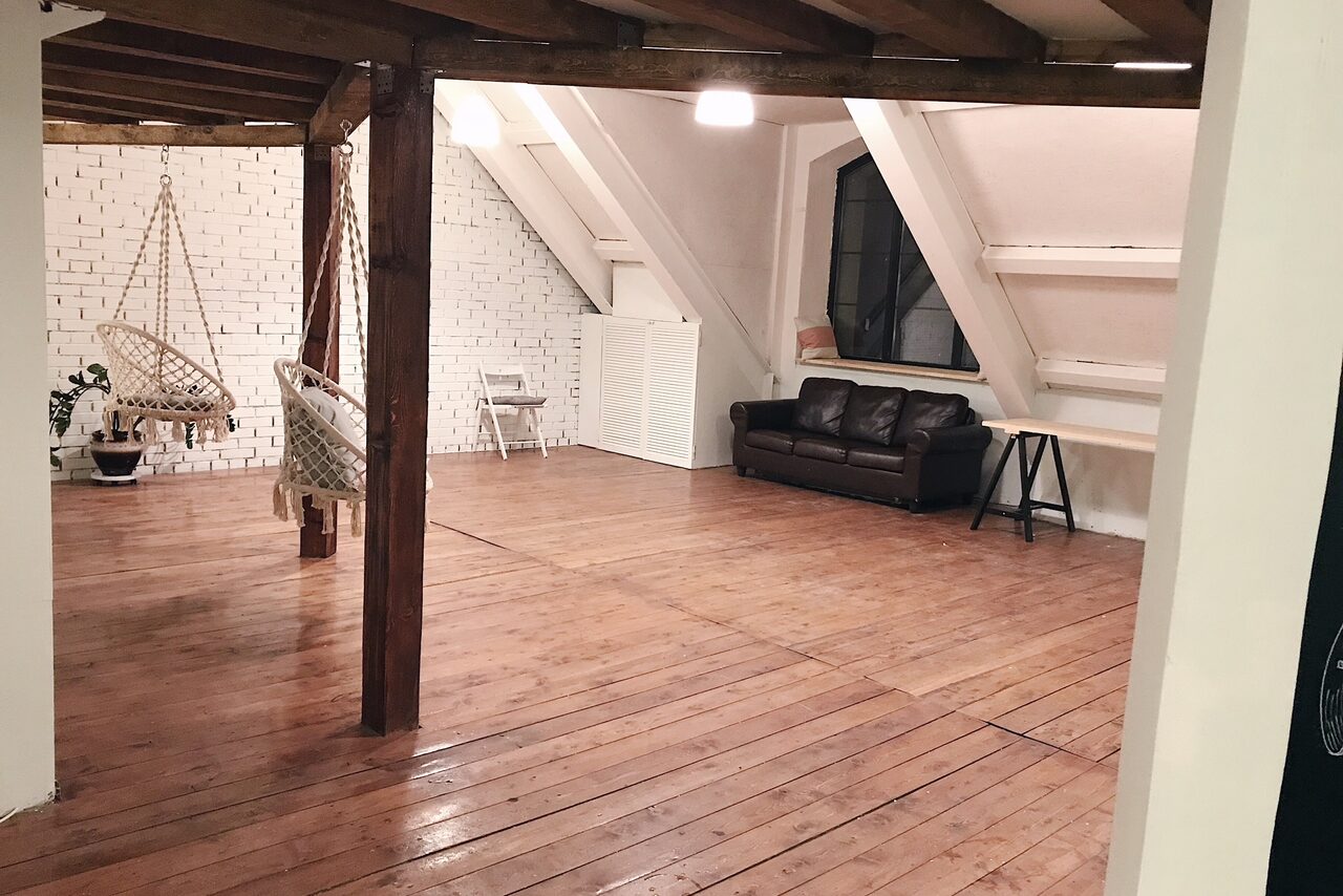 Арендовать Woodland Loft. Двухуровневый лофт 