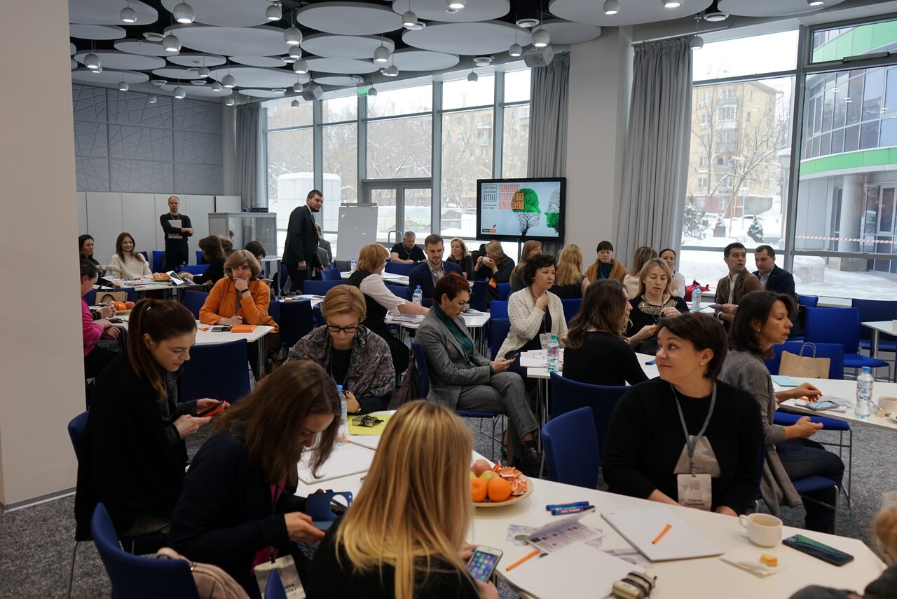 Арендовать Newsroom Конференц-зал с дизайнерским потолком