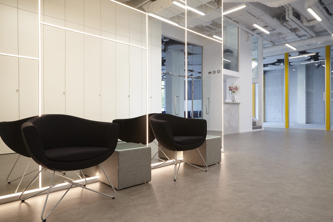 Арендовать Newsroom Конференц-зал с дизайнерским потолком