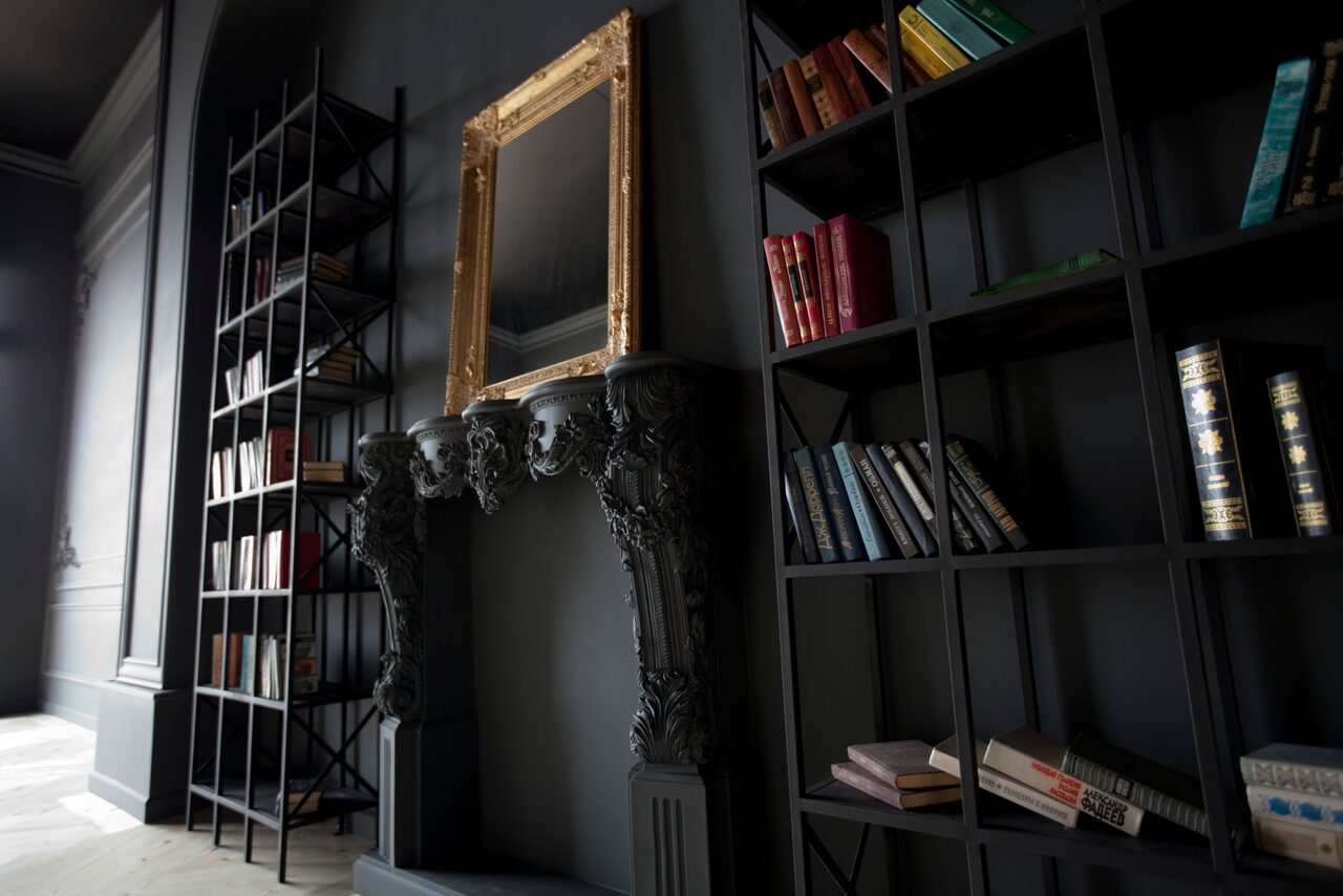 Арендовать Naked studio. Темный лофт для фотосессий