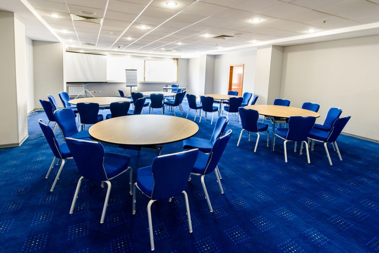 Арендовать Romantic Stream Зал-трансформер для деловых мероприятий