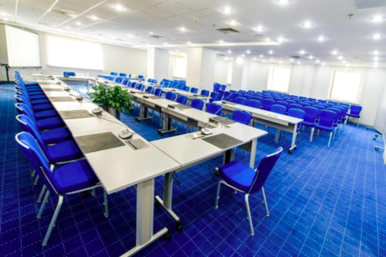 Арендовать Romantic Stream Зал-трансформер для деловых мероприятий