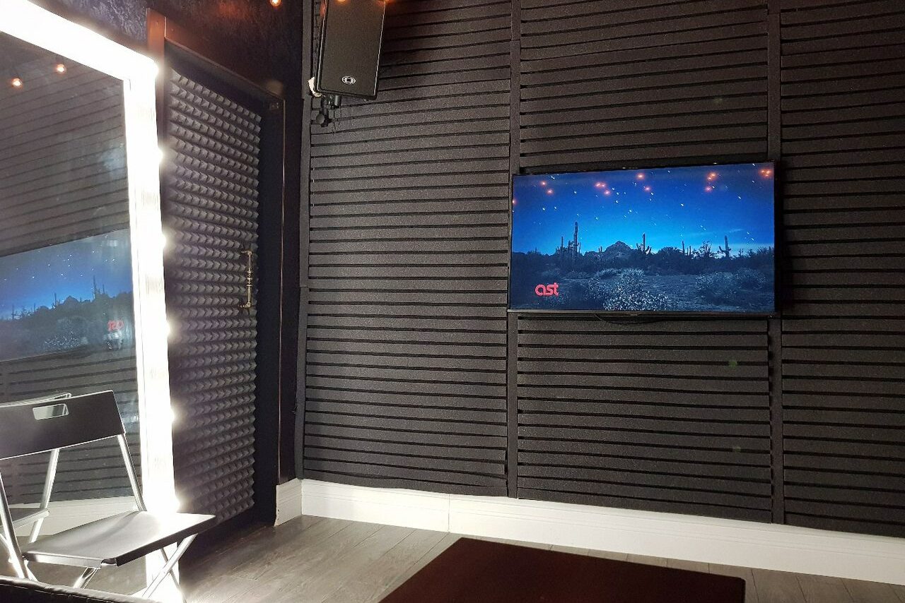 Арендовать Караоке-комната