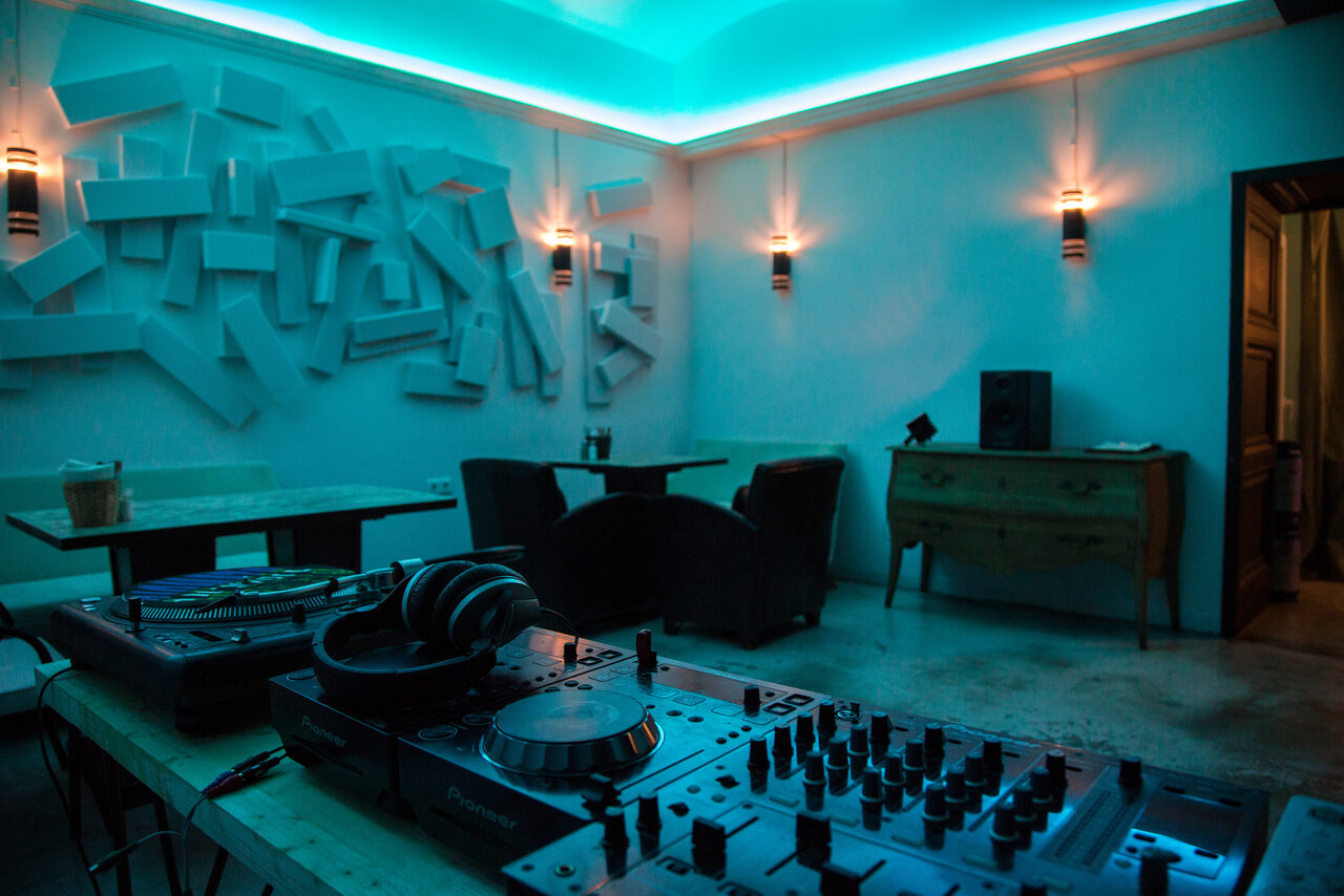 Арендовать Бар "КвARTирник"