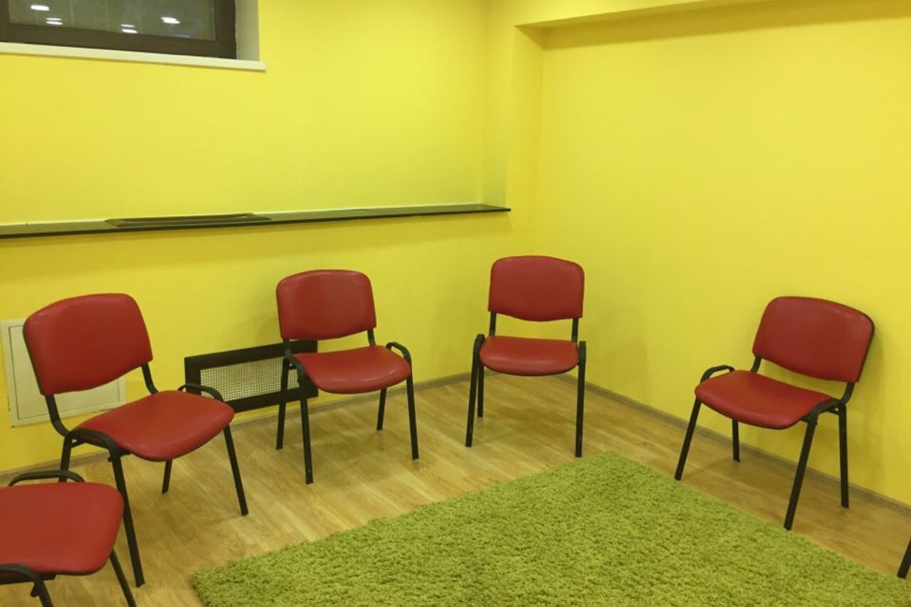 Арендовать Зал для тренингов и психологических групп 17 кв.м.