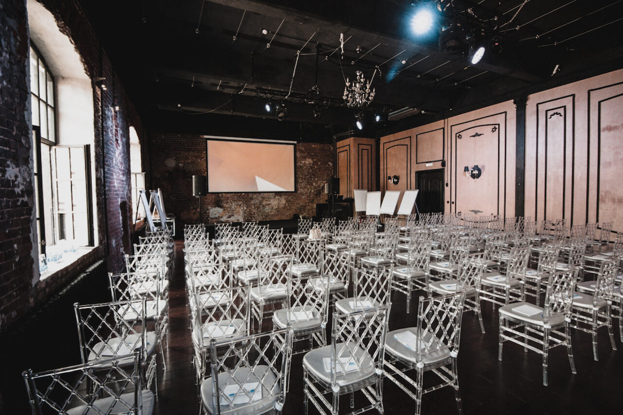 Арендовать Gold&Dance Лофт в каноническом стиле