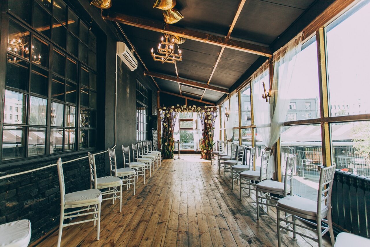 Арендовать Gold&Dance Лофт-пространство со стеклянными стенами