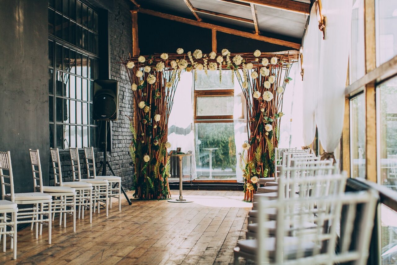 Арендовать Gold&Dance Лофт-пространство со стеклянными стенами