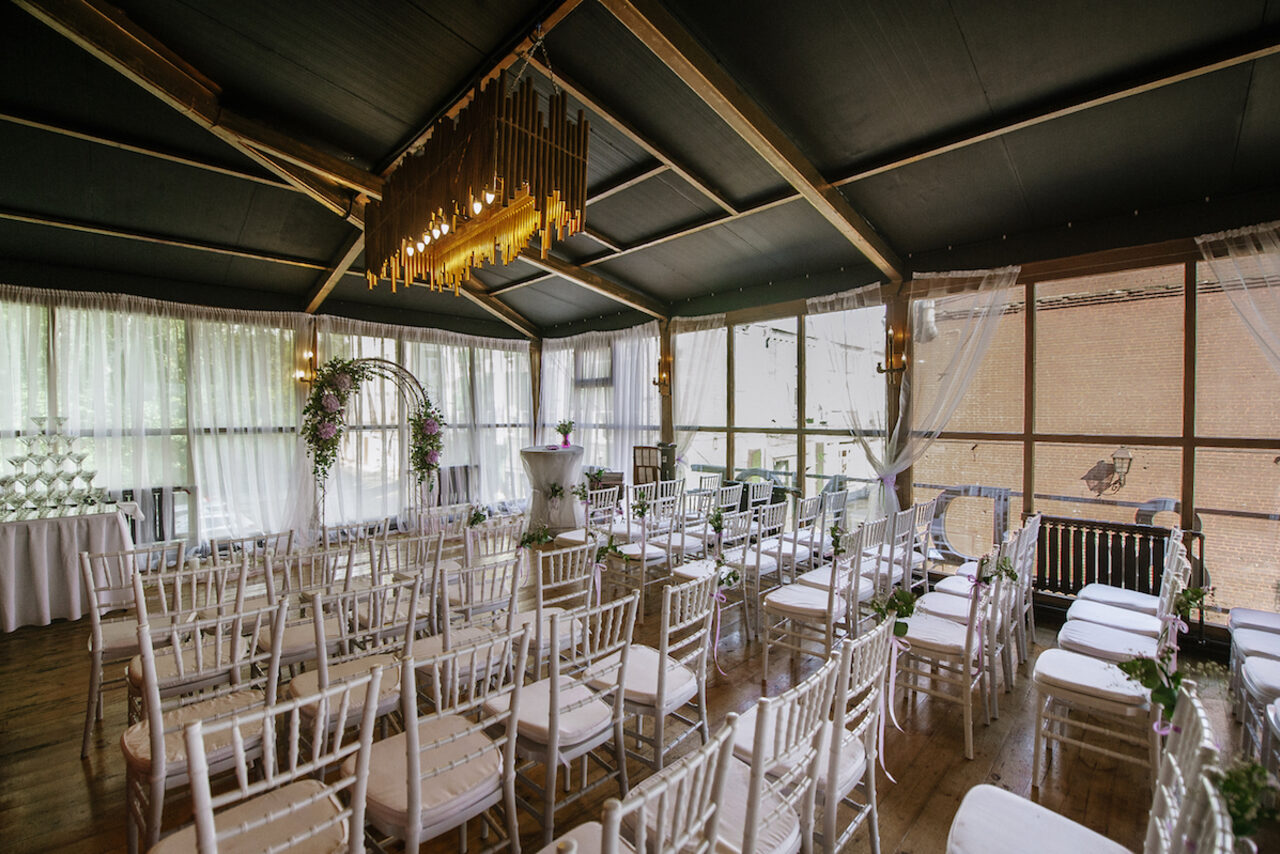 Арендовать Gold&Dance Лофт-пространство со стеклянными стенами