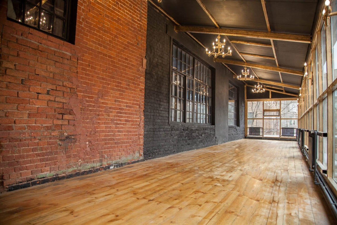 Арендовать Gold&Dance Лофт-пространство со стеклянными стенами