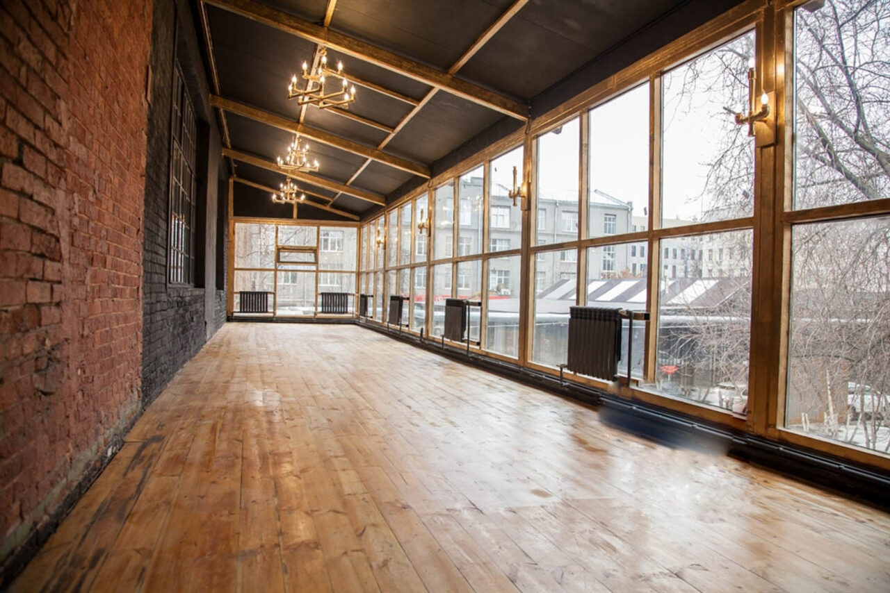 Арендовать Gold&Dance Лофт-пространство со стеклянными стенами