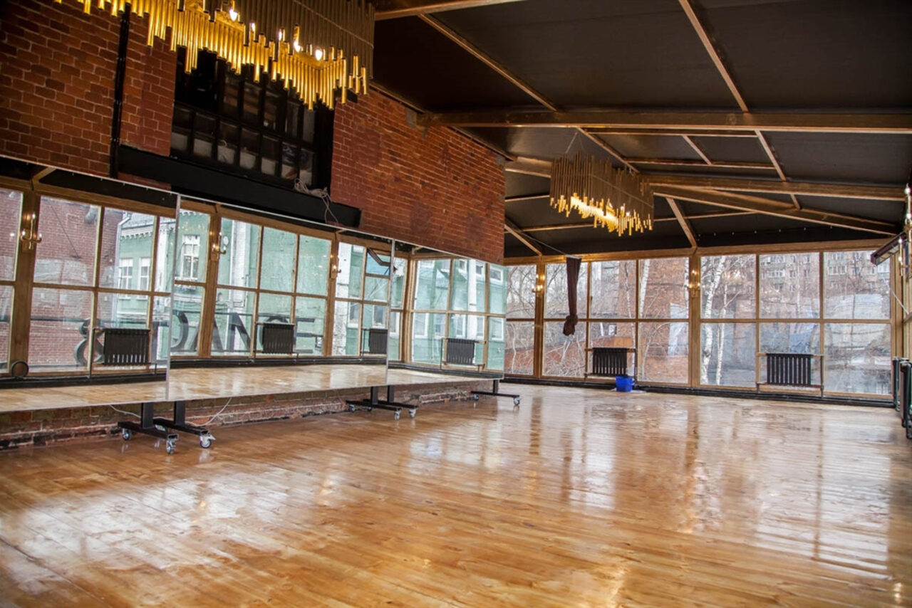 Арендовать Gold&Dance Лофт-пространство со стеклянными стенами