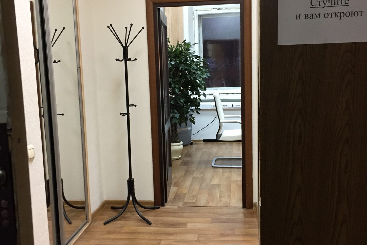 Арендовать Переговорная комната с кожаными креслами