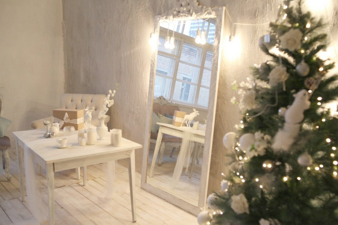 Арендовать Белый лофт с большим окном