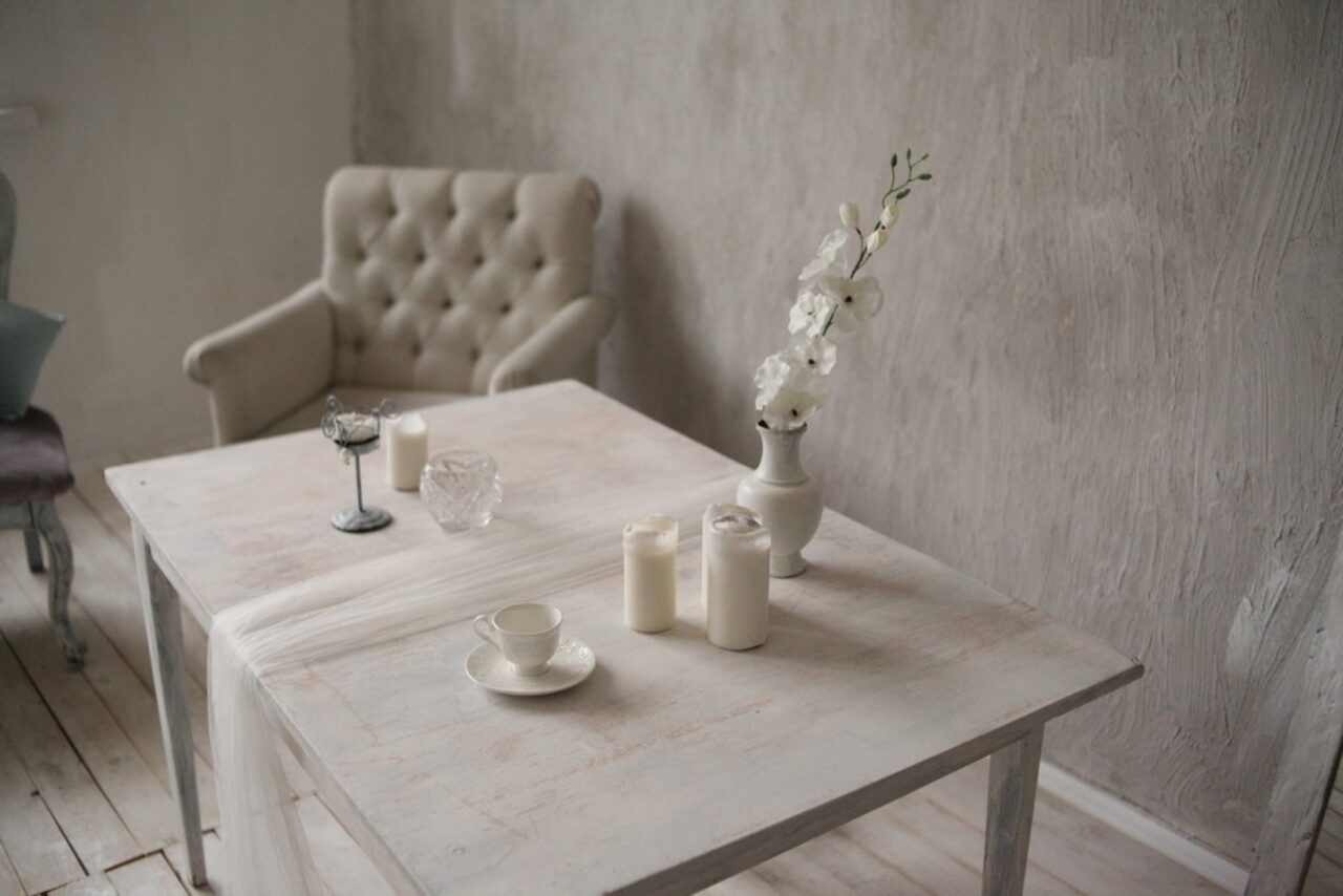 Арендовать Белый лофт с большим окном