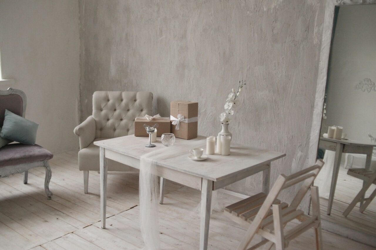 Арендовать Белый лофт с большим окном