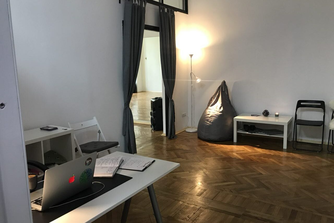 Арендовать Светлый танцевальный зал