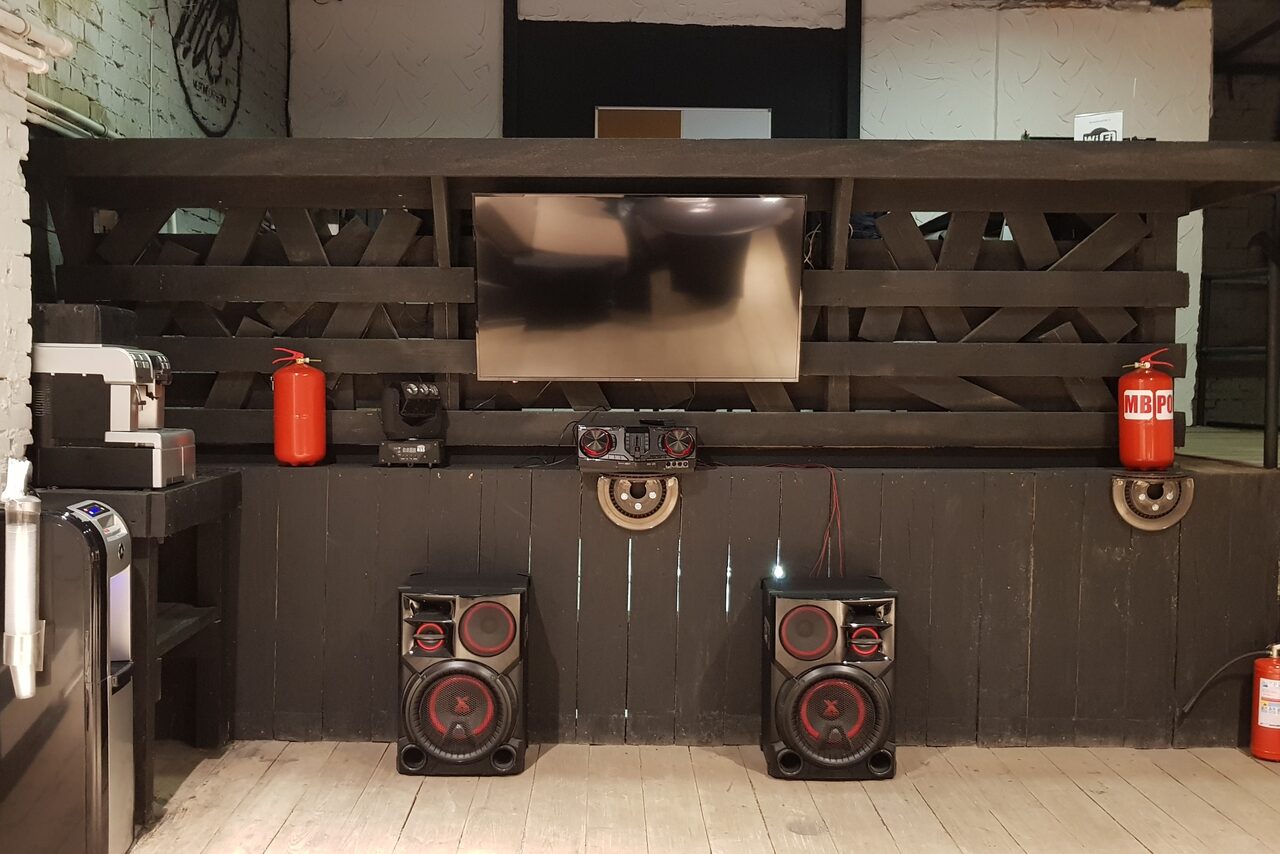 Арендовать Белый лофт для шумных вечеринок