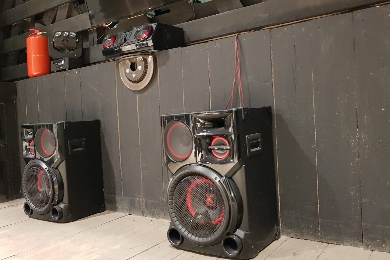 Арендовать Белый лофт для шумных вечеринок