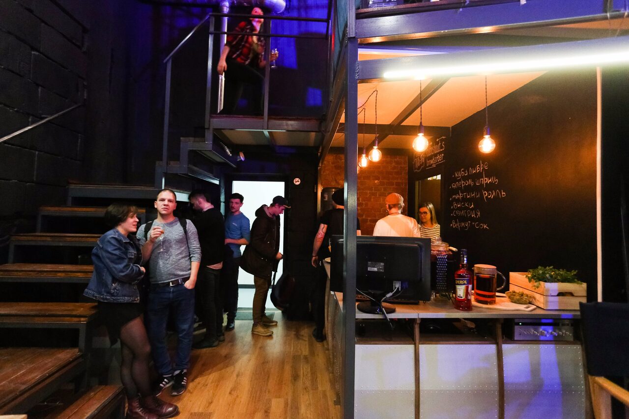 Арендовать Cut'n'Shout. Модный лофт со сценой 