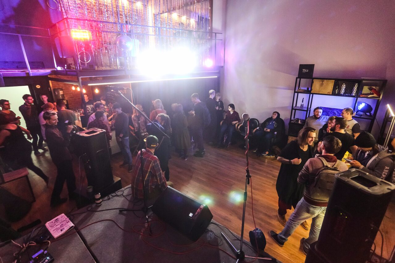 Арендовать Cut'n'Shout. Модный лофт со сценой 