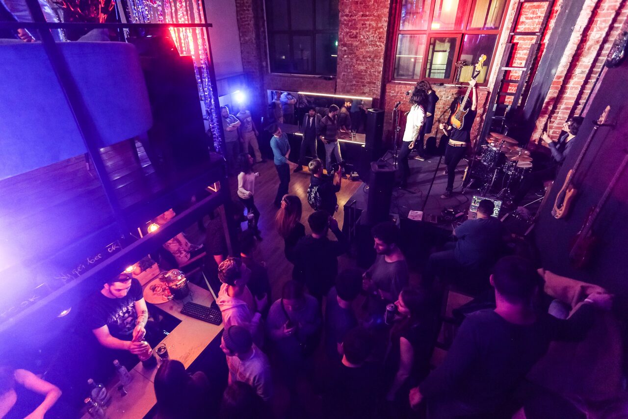 Арендовать Cut'n'Shout. Модный лофт со сценой 