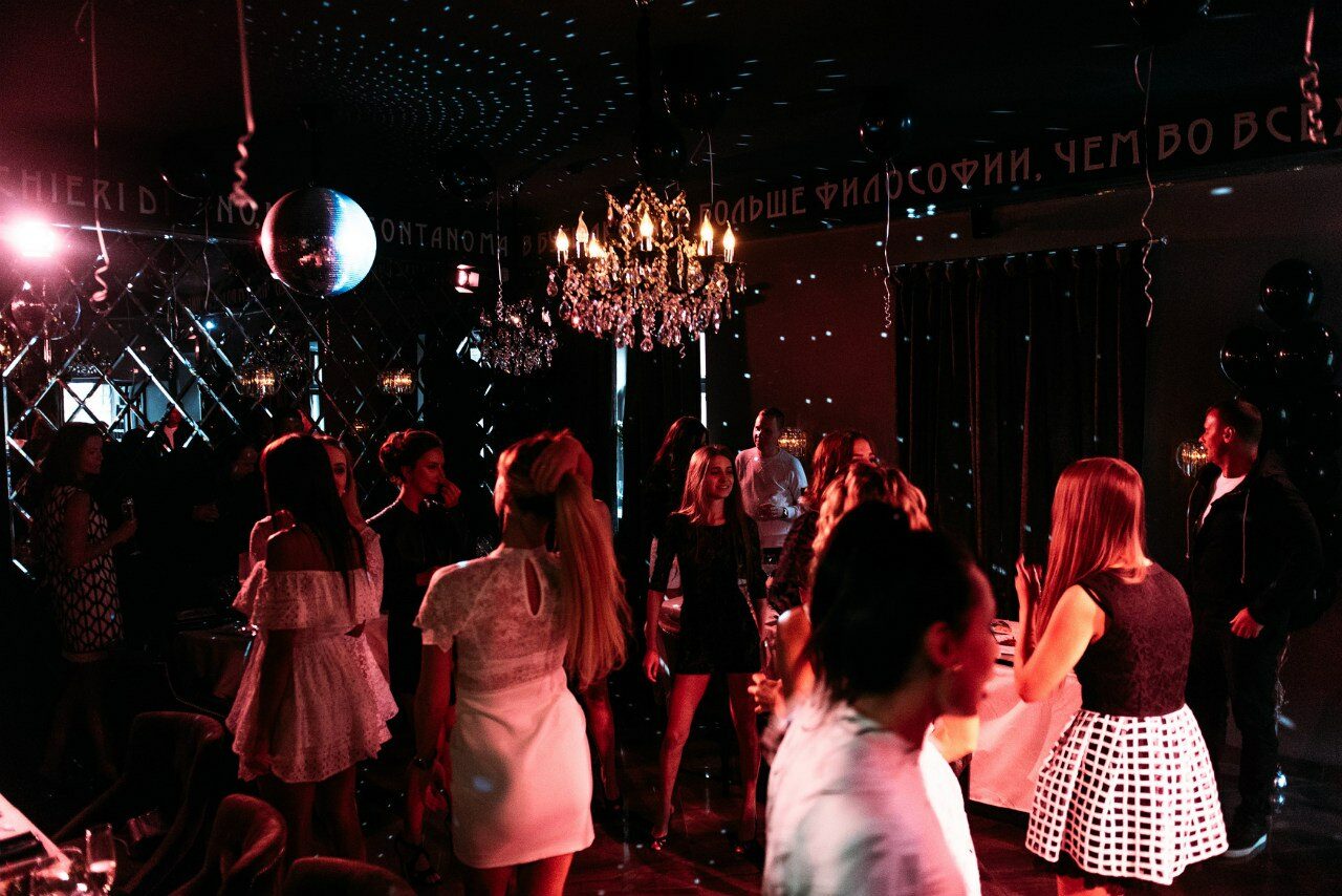 Арендовать Vinity. Лофт-гостиная в центре Петербурга