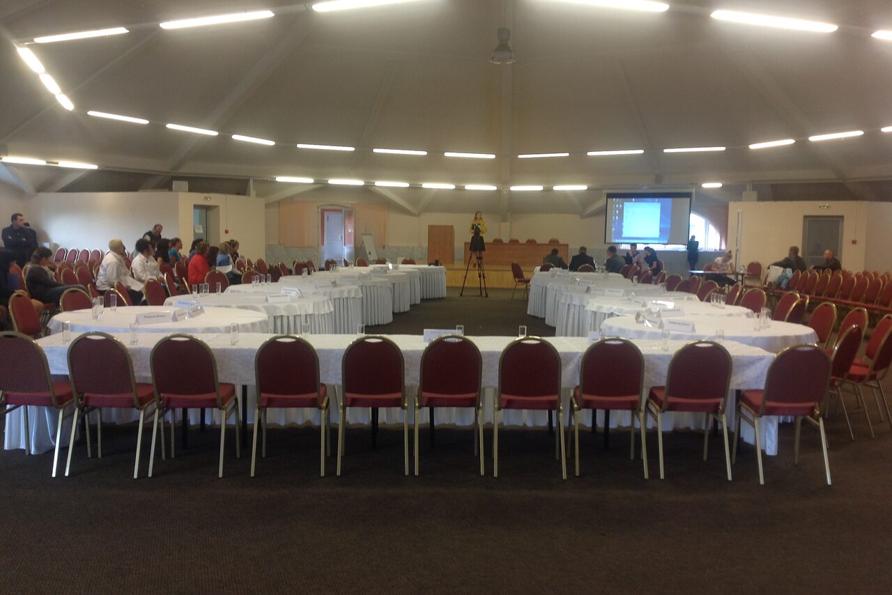 Арендовать Конгресс Холл Крестовский