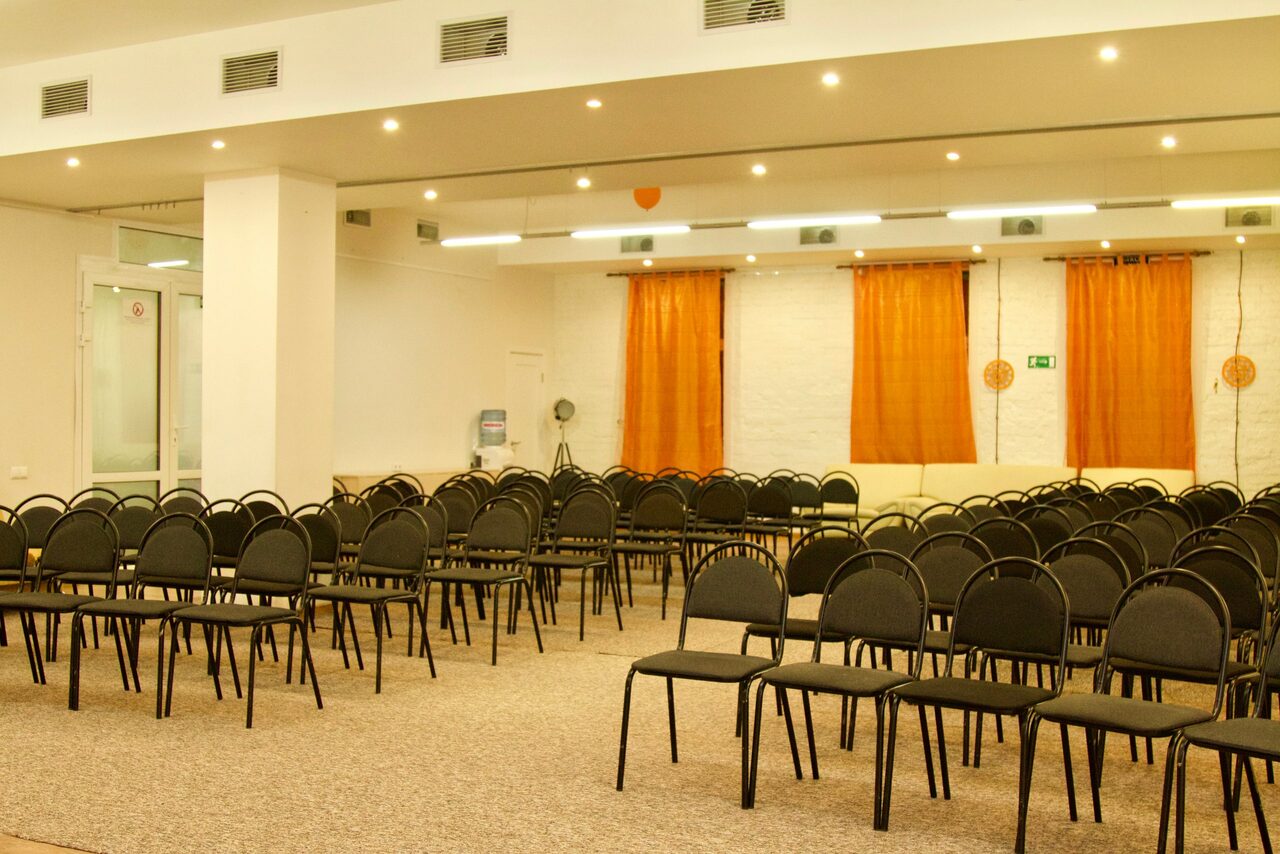 Арендовать Светлый универсальный зал-трансформер