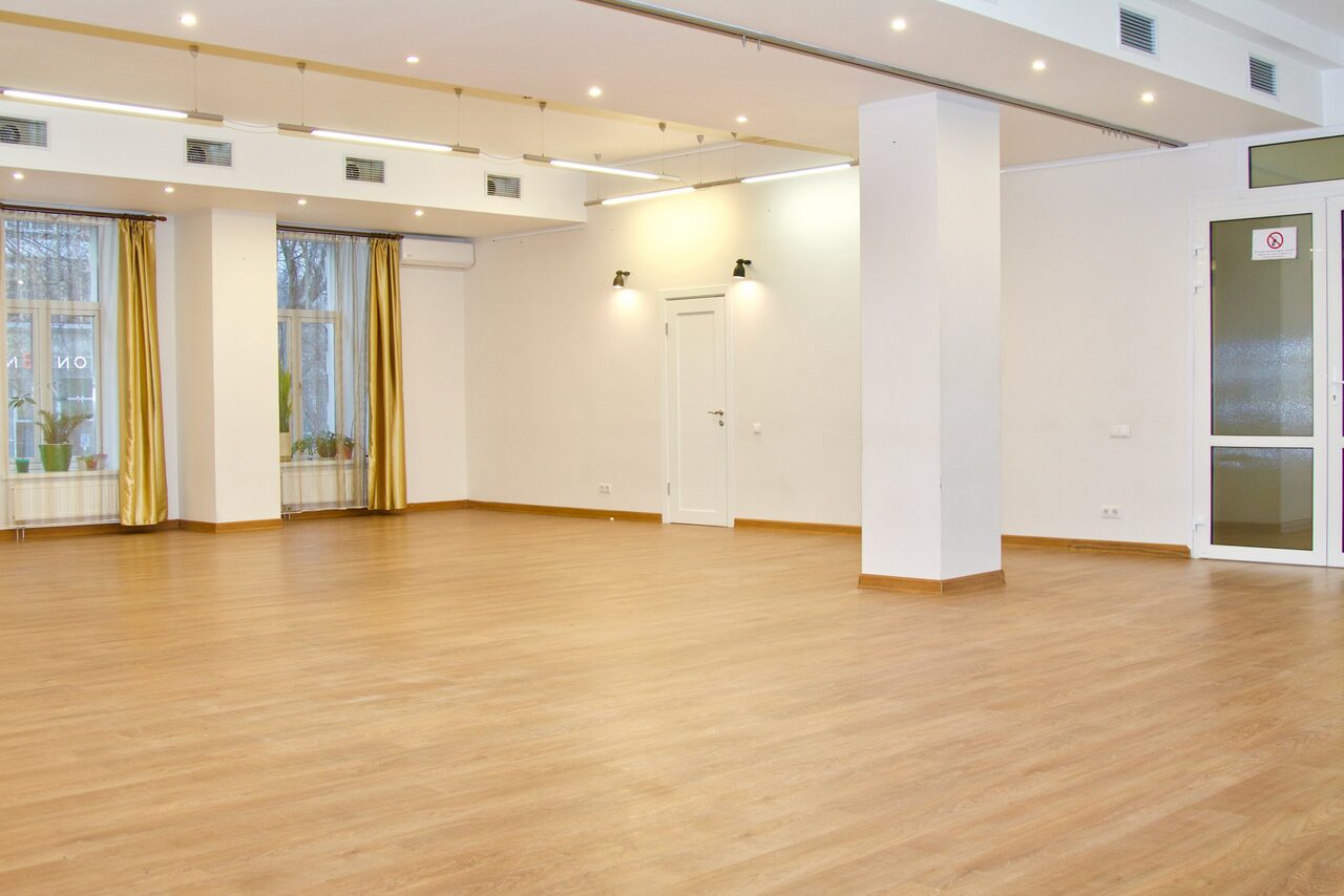 Арендовать Светлый универсальный зал-трансформер