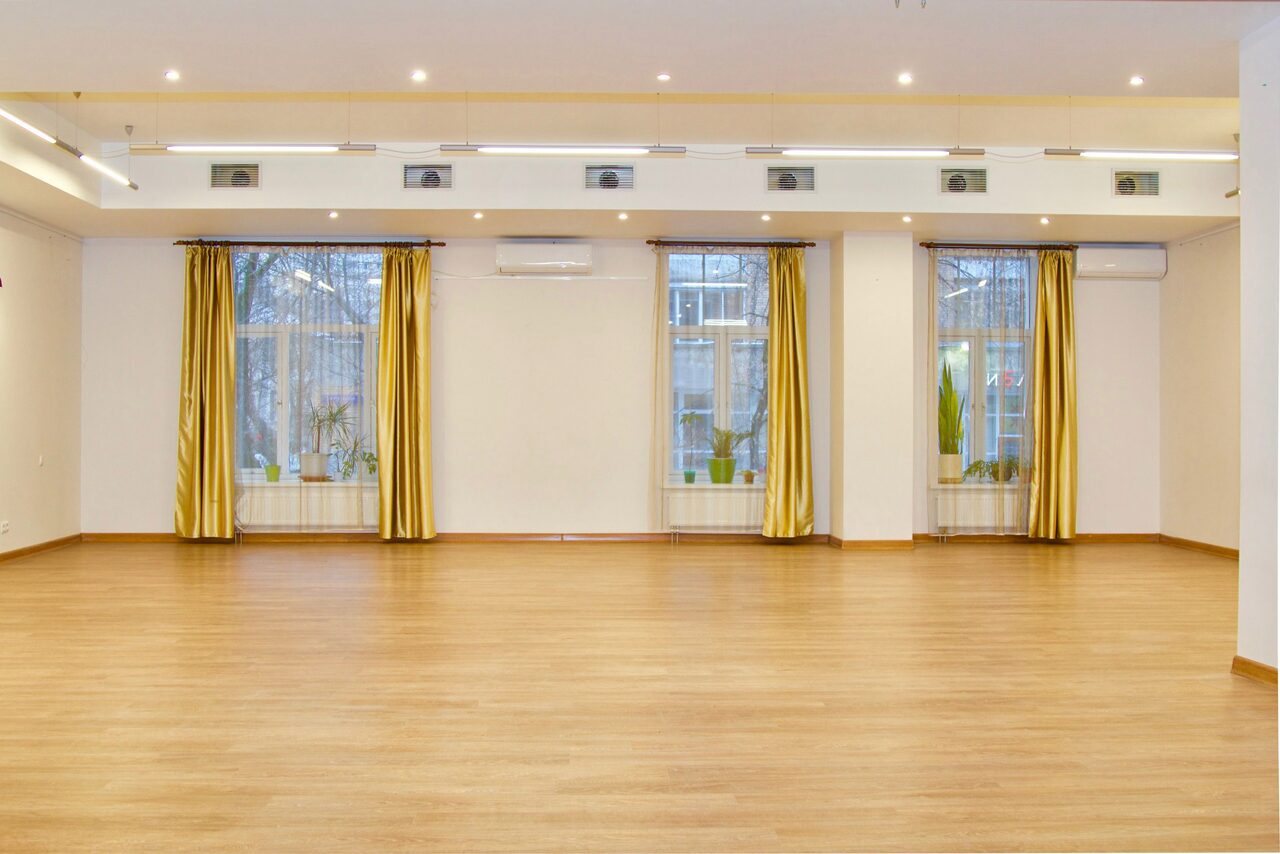 Арендовать Светлый универсальный зал-трансформер