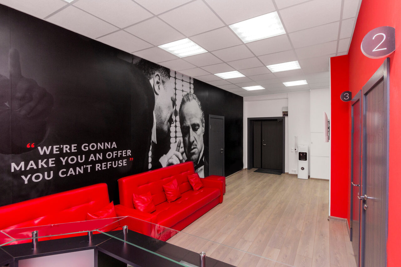 Арендовать Яркий зал для деловых мероприятий